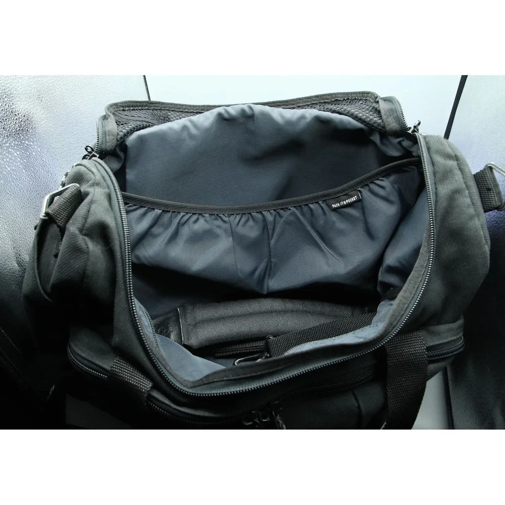 Eagle Creek Latitude Navigator 18 Black Canvas Travel Duffel Carry On Bag